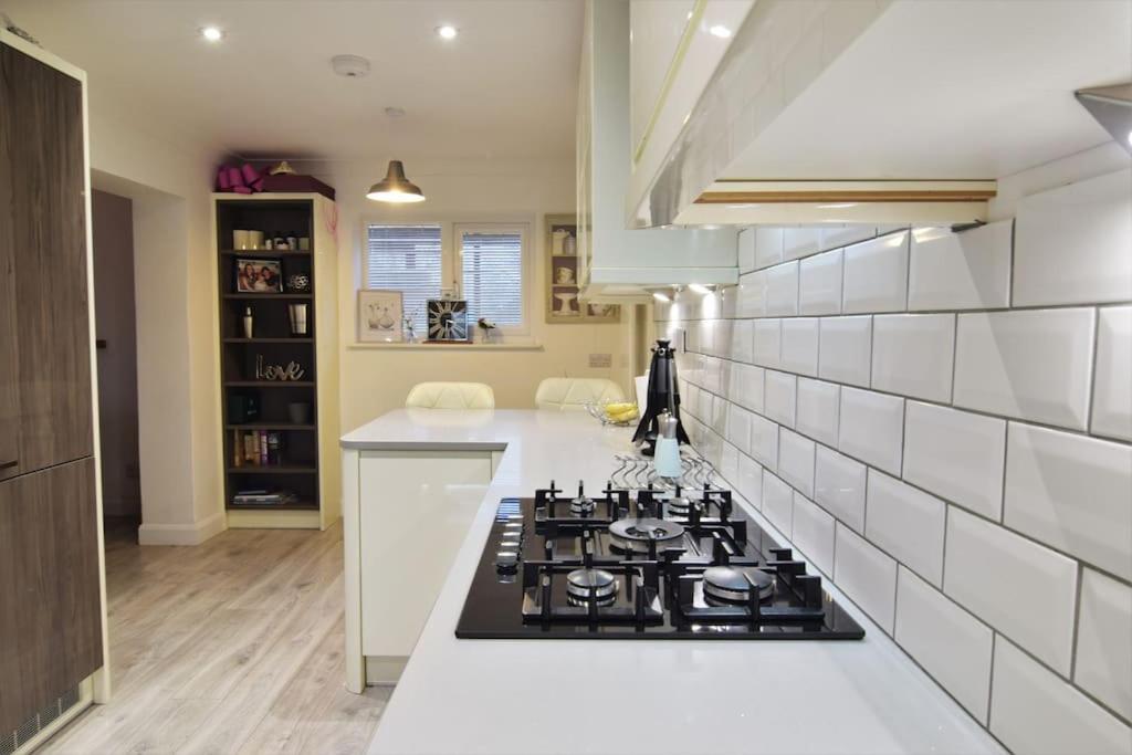 Mikes At Menai - Stylish & Spacious 3 Bed House In Menai Bridge. Eksteriør bilde