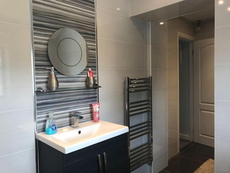 Mikes At Menai - Stylish & Spacious 3 Bed House In Menai Bridge. Eksteriør bilde